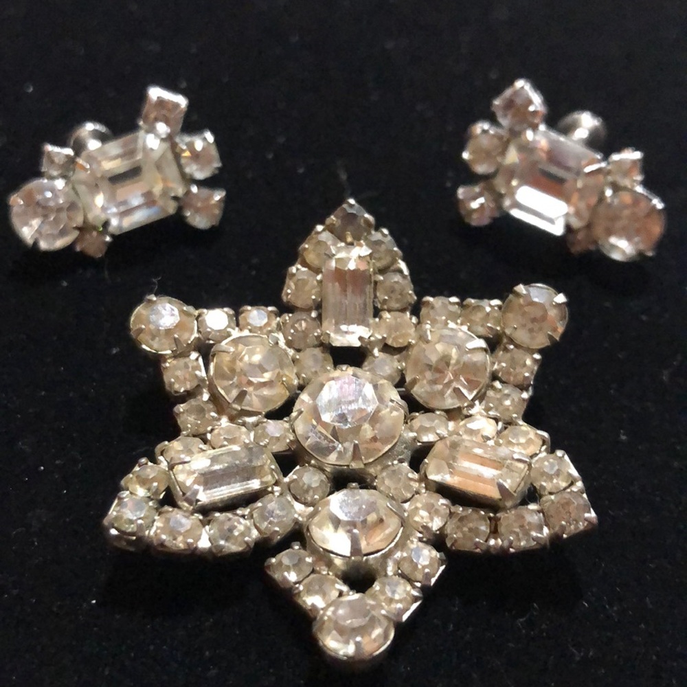 Vintage Rhinestones Brooch & Screw-back Earrings